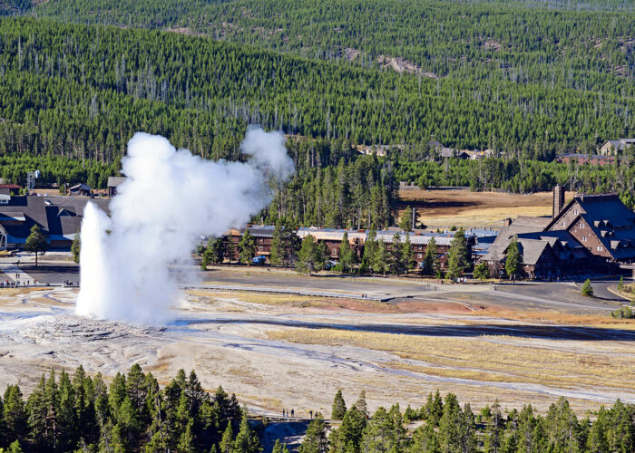 Old faithful inn geyser