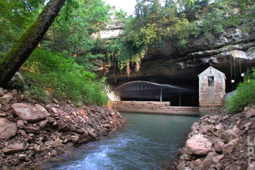 lost river cave entrance kentucky.